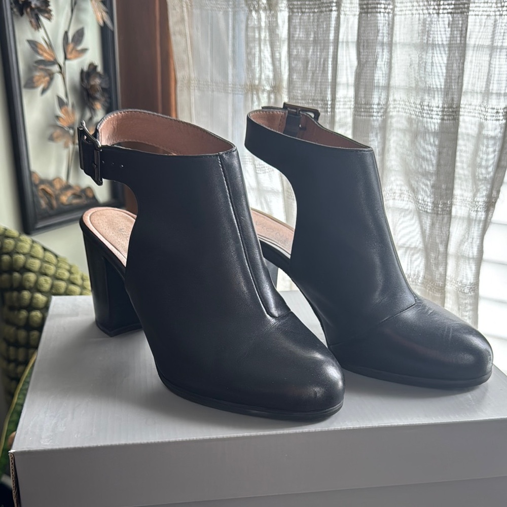 Vionic Black Heeled Boots with Modern Cut-Out Design